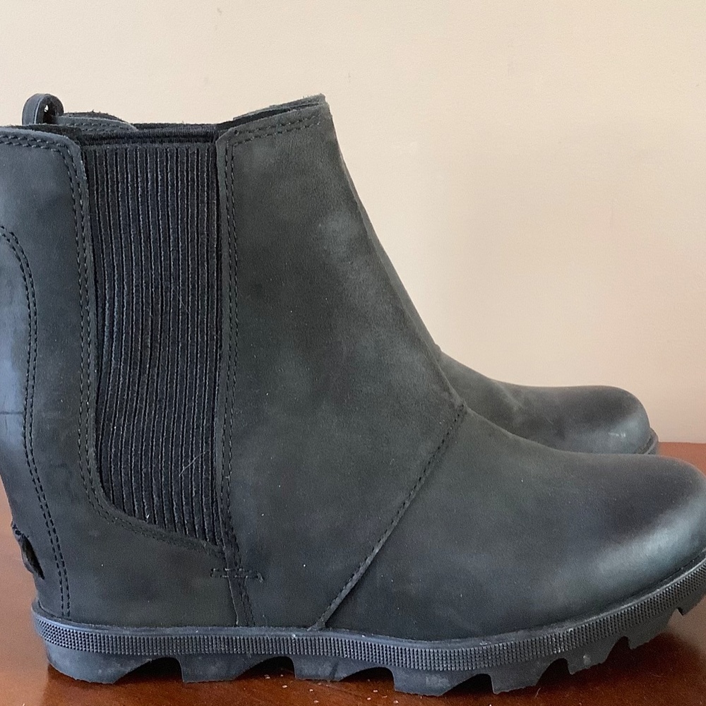 Women’s 7.5 SOREL Joan Of Artic Wedge II Chels